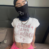 Crop Top mit Strass-Buchstaben im Y2K-Stil